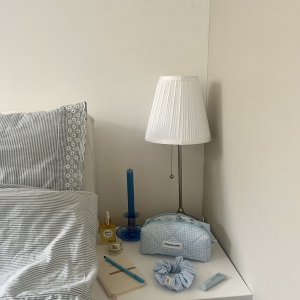 Piórnik w błękitną kratkę