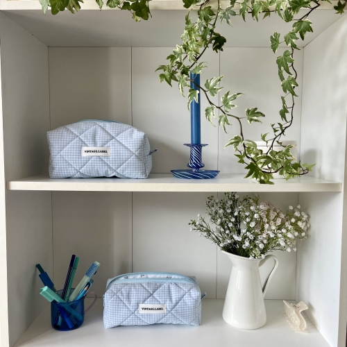 Kosmetyczka w błękitną kratkę