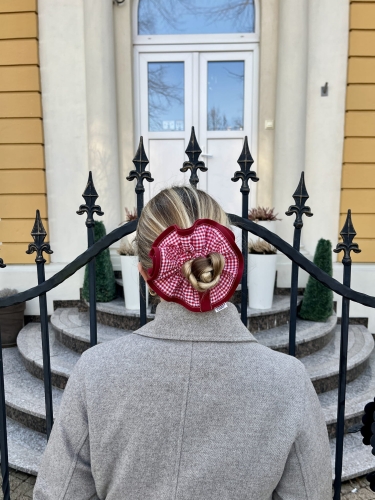 czerwona podwójna gumka do włosów