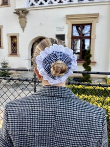 Granatowa gumka na koka z koronką