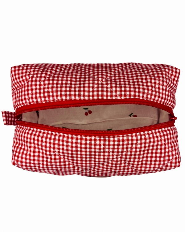 Kosmetyczka w czerwoną kratkę