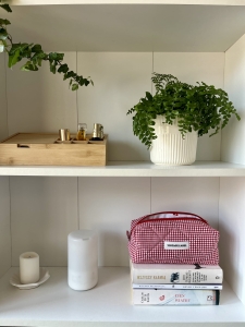 Piórnik w czerwoną kratkę