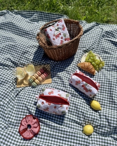 Piórnik w truskawki