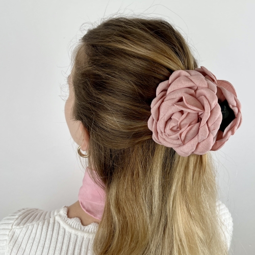 Kwiatowa klamra różana