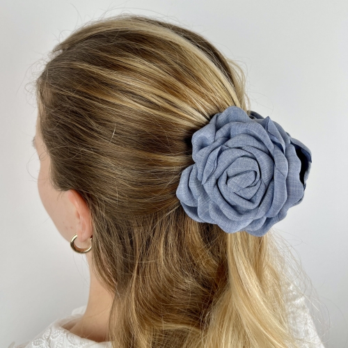 Kwiatowa klamra jeansowa