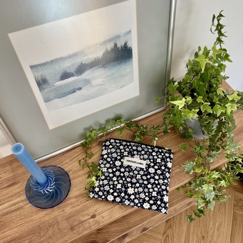 Mała kosmetyczka granatowa aura