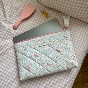 Etui na laptopa pastelowy rozkwit