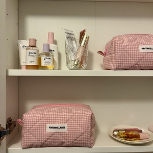 Kosmetyczka w różową kratkę