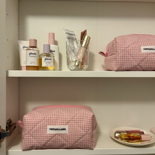 Kosmetyczka w różową kratkę