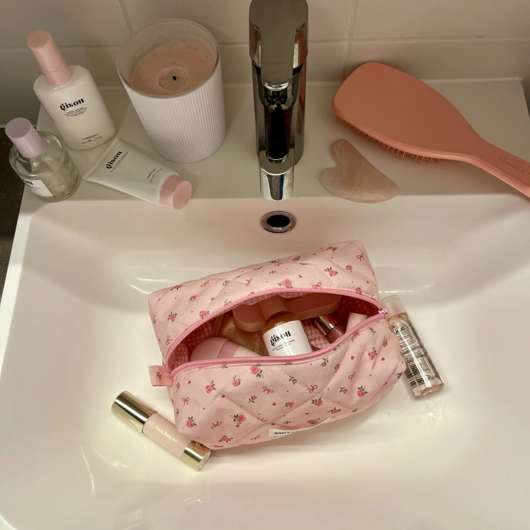 Kosmetyczka różowe kokardki