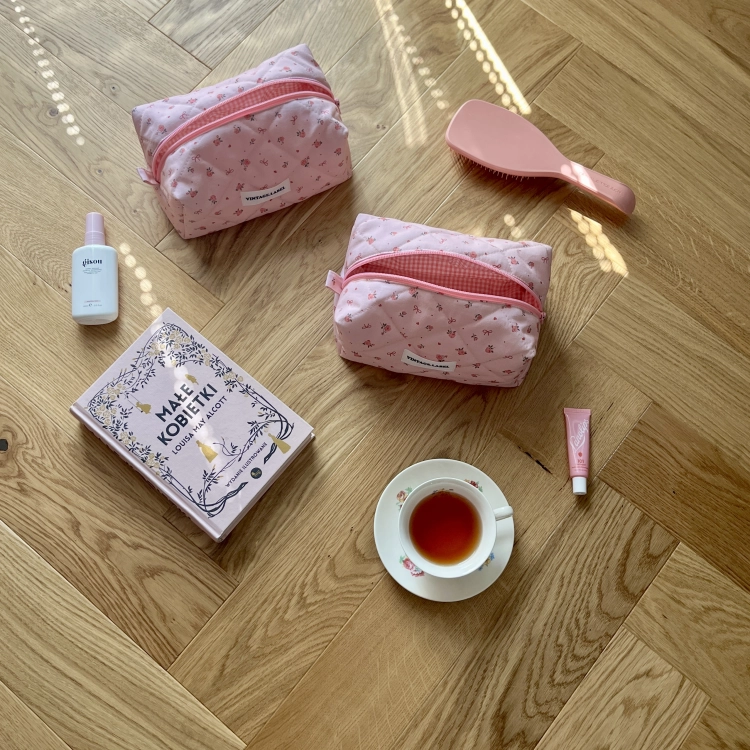 Kosmetyczka różowe kokardki