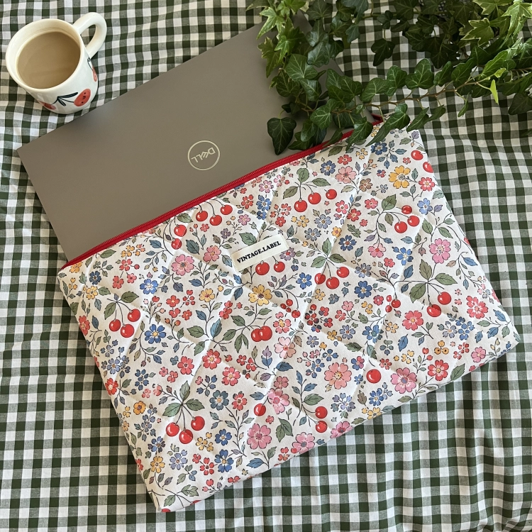 Etui na laptopa wiśniowy sad